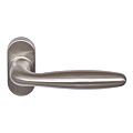Béquille double inox 304 sur rosaces ovales 66 mm x 31 mm x 10 mm. Fixation invisible. Avec ressort de rappel.Longueur de la béquille 127 mm, carré de 7 mm